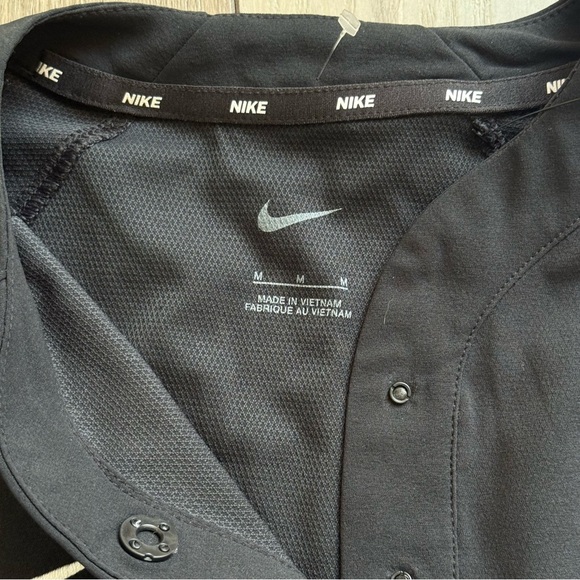 Nike Women's Black Short Sleeve Softball Windshirt Size M - Picture 5 of 6